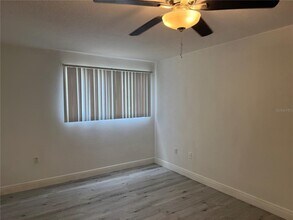 900 N Lake Destiny Rd in Altamonte Springs, FL - Foto de edificio - Building Photo