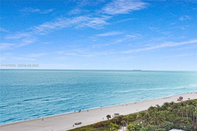 5101 Collins Ave in Miami Beach, FL - Building Photo - Building Photo