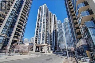 155 Beecroft Rd in Toronto, ON - Building Photo