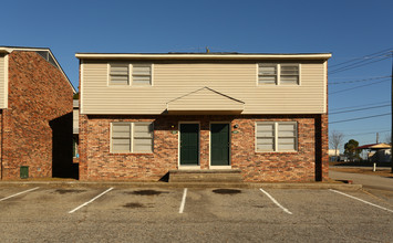 Woodbine Park Apartments in West Columbia, SC - Building Photo - Building Photo