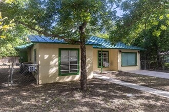 939 Field St in San Marcos, TX - Building Photo - Building Photo