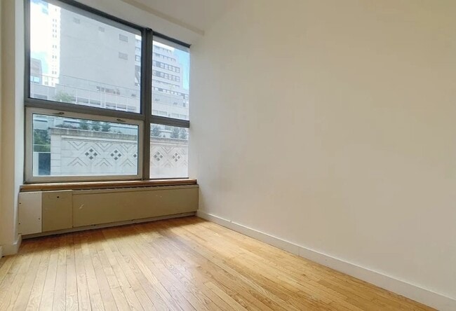 102 Fulton St in New York, NY - Building Photo - Building Photo