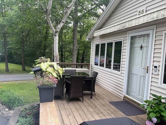 56 Captain Thomas Rd in Ogunquit, ME - Building Photo - Building Photo