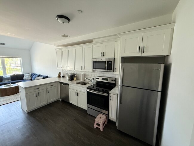 68 Park Ave, Unit 2D in Bay Shore, NY - Foto de edificio - Building Photo