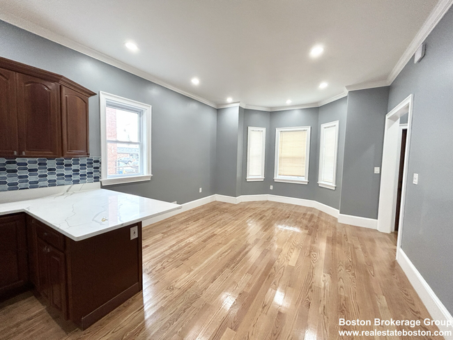 3 Grafton St, Unit 1 in Boston, MA - Building Photo - Building Photo