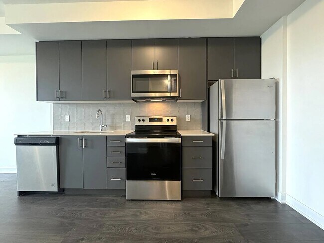 3200 William Coltson Av in Oakville, ON - Building Photo - Building Photo