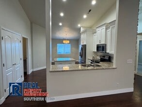 1173 W Snow Canyon Pkwy in Saint George, UT - Building Photo - Building Photo