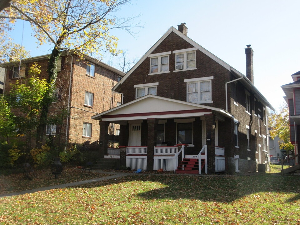 323 E 18th Ave in Columbus, OH - Foto de edificio