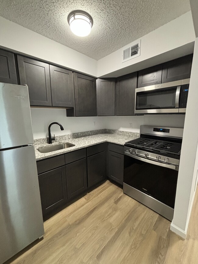 85 Diane Dr in Tinton Falls, NJ - Building Photo - Building Photo