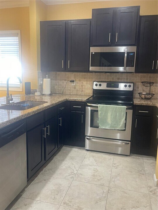 346 NE 47th Pl in Pompano Beach, FL - Building Photo