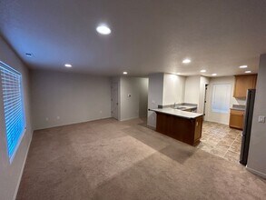 750 SE Davis St in McMinnville, OR - Building Photo - Building Photo