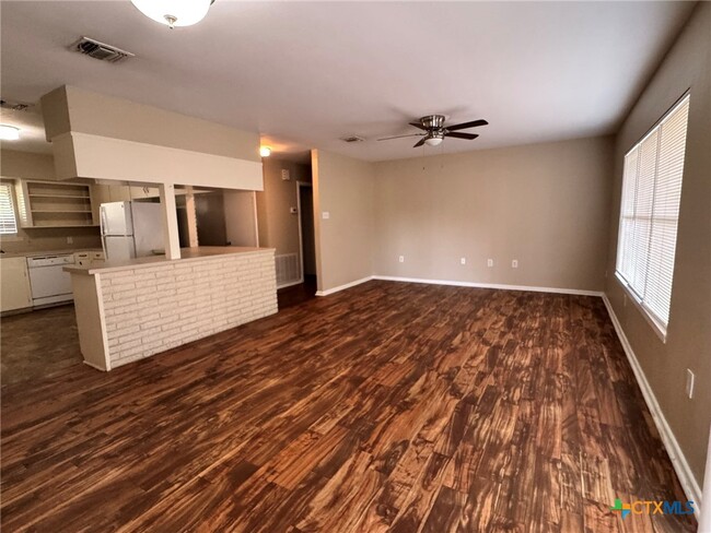 1407 Hummingbird Ln in Seguin, TX - Building Photo - Building Photo