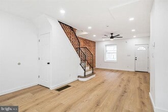 921 S Alden St in Philadelphia, PA - Building Photo - Building Photo