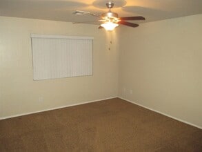 11337 W Lincoln St in Avondale, AZ - Foto de edificio - Building Photo