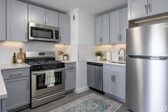 Country Village Towers in Spring Valley, NY - Foto de edificio - Building Photo