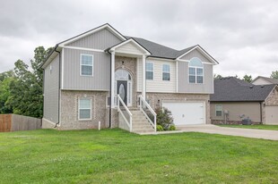 1092 Barnhill Rd in Clarksville, TN - Building Photo