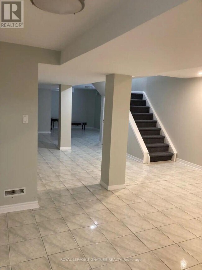 154 Fifefield Dr in Vaughan, ON - Building Photo - Building Photo