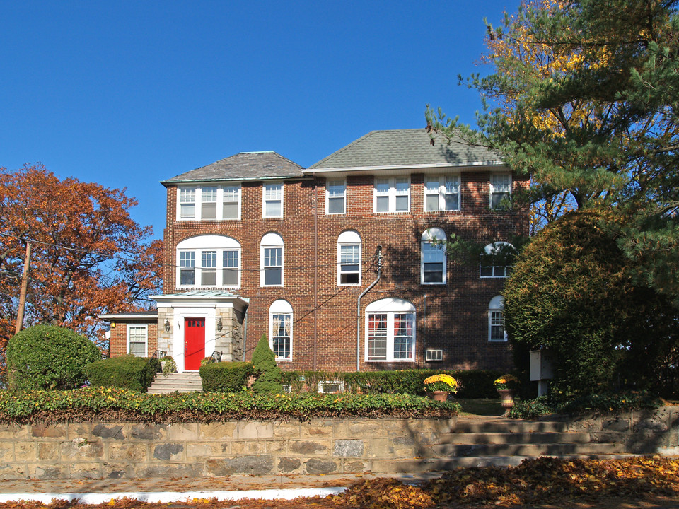 378 Sea Cliff Ave in Sea Cliff, NY - Building Photo