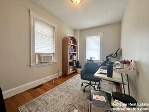 17 Linden St, Unit 2-bed 1-b in Northampton, MA - Building Photo - Building Photo