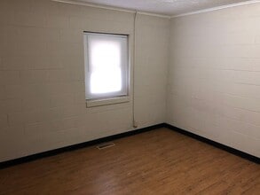 Spacious 2BR Apartment on Westside in Indianapolis, IN - Building Photo - Building Photo