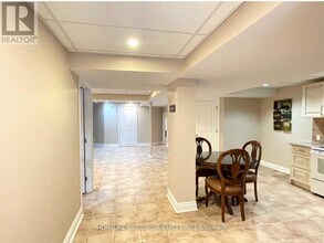 33 Hammerstone Crescent in Vaughan, ON - Building Photo - Building Photo
