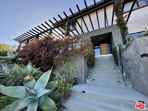 401 Nicholas Ln in Santa Barbara, CA - Building Photo - Building Photo