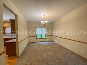 2210 Country Club Blvd in Clive, IA - Building Photo - Building Photo