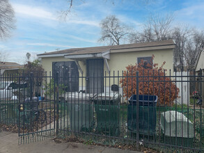 880 Dixieanne Ave in Sacramento, CA - Building Photo - Building Photo