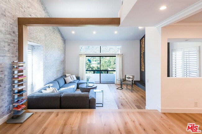 1625 Michael Ln in Los Angeles, CA - Building Photo - Building Photo