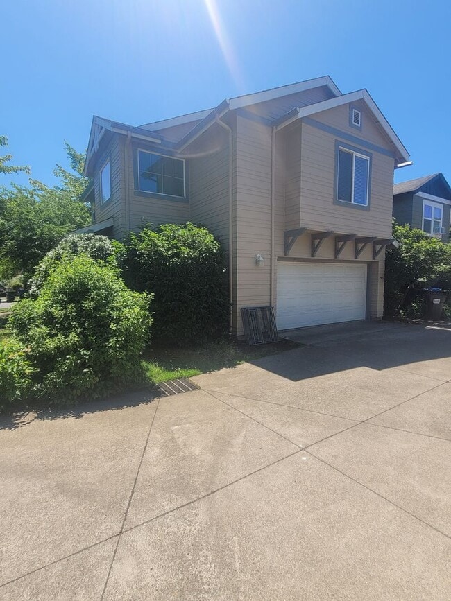 1604 Hamlet Ln in Eugene, OR - Building Photo - Building Photo