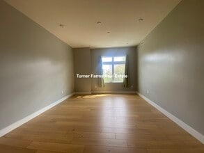 60 Cross St E, Unit 207 in Somerville, MA - Building Photo - Building Photo