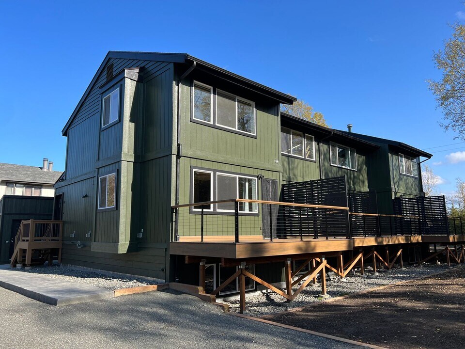 108 S Tinker Ln in Kenai, AK - Building Photo