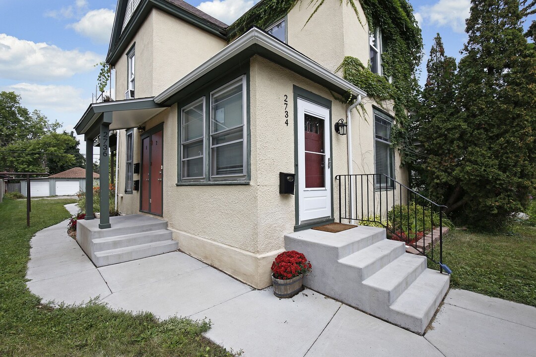 2734 Bryant Ave S, Unit 1 large in Minneapolis, MN - Building Photo