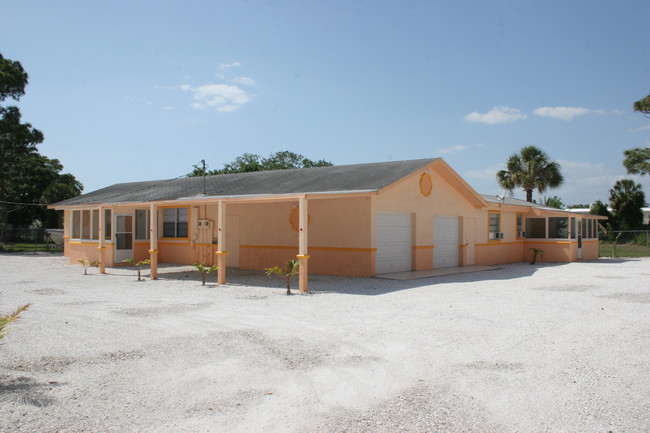 Cookie Cove Apartments in Venice, FL - Foto de edificio - Building Photo