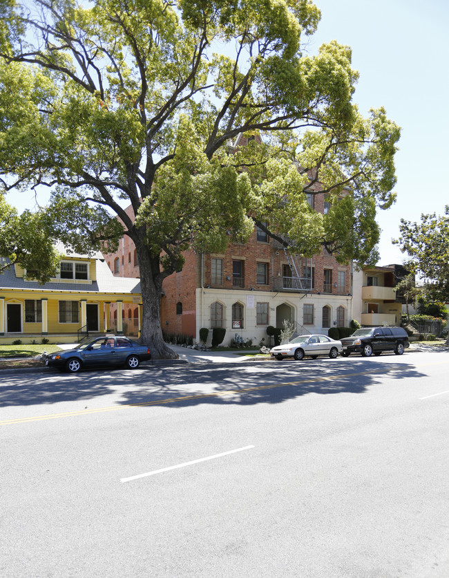 Tufford Arms Apartments in Los Angeles, CA - Foto de edificio - Building Photo