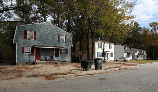 Aqua Court Townhomes in Rocky Mount, NC - Building Photo - Building Photo