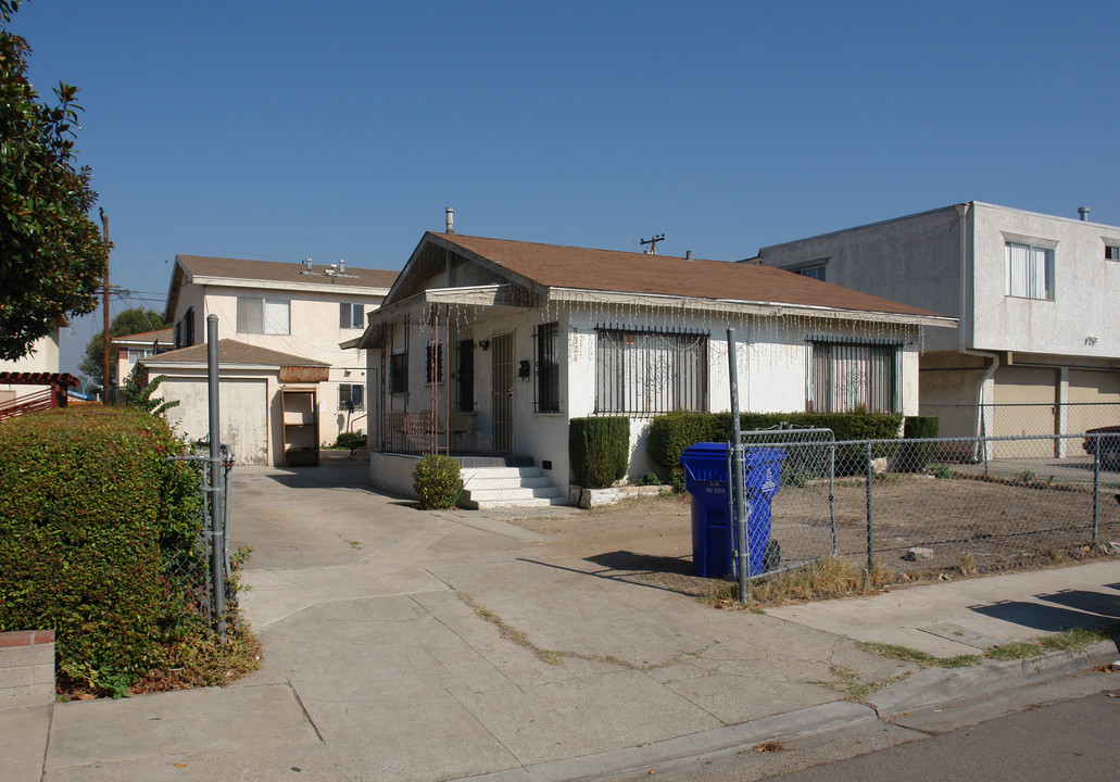 5326-5328 Wightman St in San Diego, CA - Building Photo