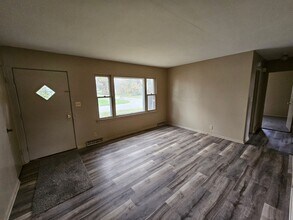 2226 Plain View St in Waterloo, IA - Building Photo - Building Photo