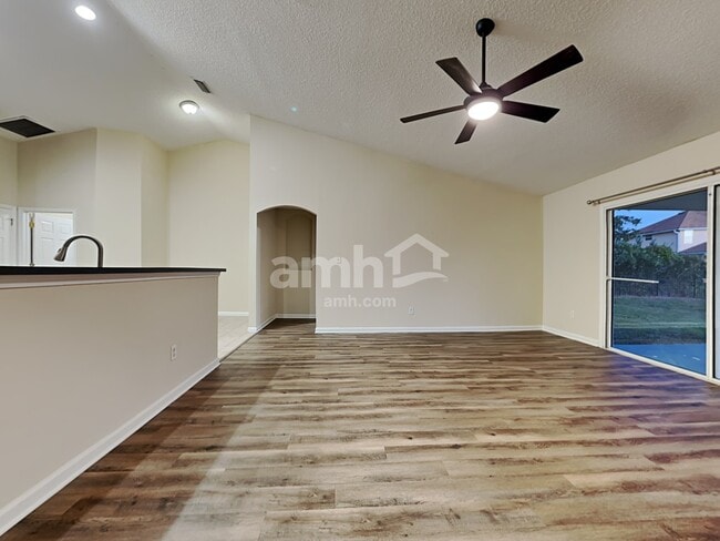 2884 Alaskan Way in Jacksonville, FL - Foto de edificio - Building Photo