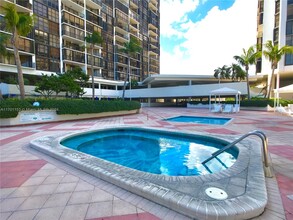 1925 Brickell Ave, Unit D601 in Miami, FL - Building Photo - Building Photo