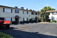 Taylor Manor Apartments in Bakersfield, CA - Foto de edificio - Building Photo