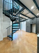 630 Montana St in San Antonio, TX - Foto de edificio - Building Photo