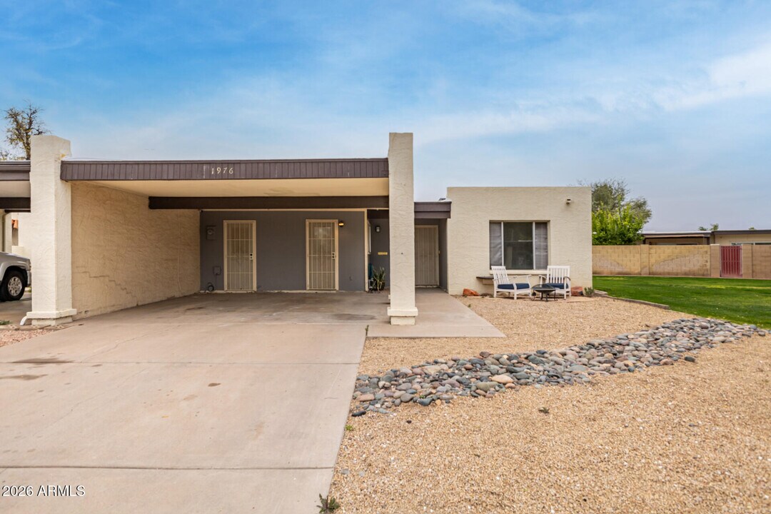 1976 E Del Sur Dr in Tempe, AZ - Building Photo