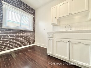 147 Normandie Ave, Unit 206 in Los Angeles, CA - Building Photo - Building Photo