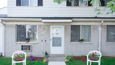 San Dee Townhomes in Taylor, MI - Foto de edificio - Building Photo