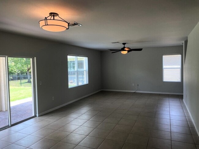 3445 Acapulco Cir in Cape Coral, FL - Building Photo - Building Photo