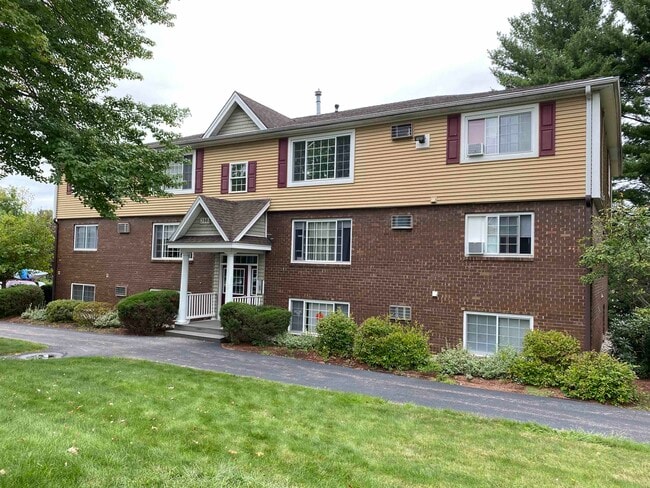 3951 Brown Ave in Manchester, NH - Building Photo - Building Photo
