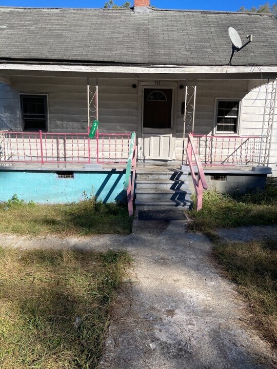 311 River St Photo