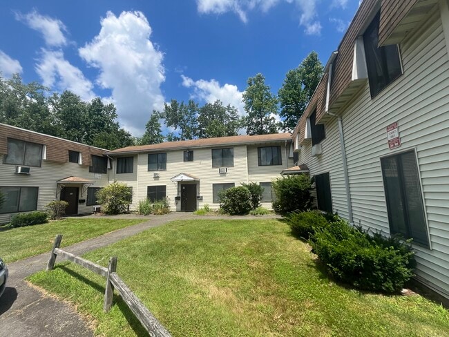 67 Dallas Terrace in Waterbury, CT - Building Photo - Building Photo