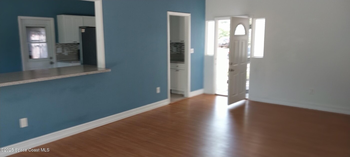 855 Delano Rd in Titusville, FL - Building Photo